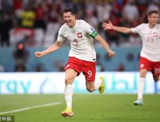 雷电竞-莱万多夫斯基新星回归赛场表现惊艳，勇士未来可期！的简单介绍