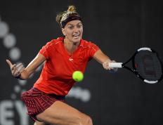 雷电竞-包含科维托娃回归赛场，出色防守首场状态亮眼，澳大利亚队观众沸腾！的词条