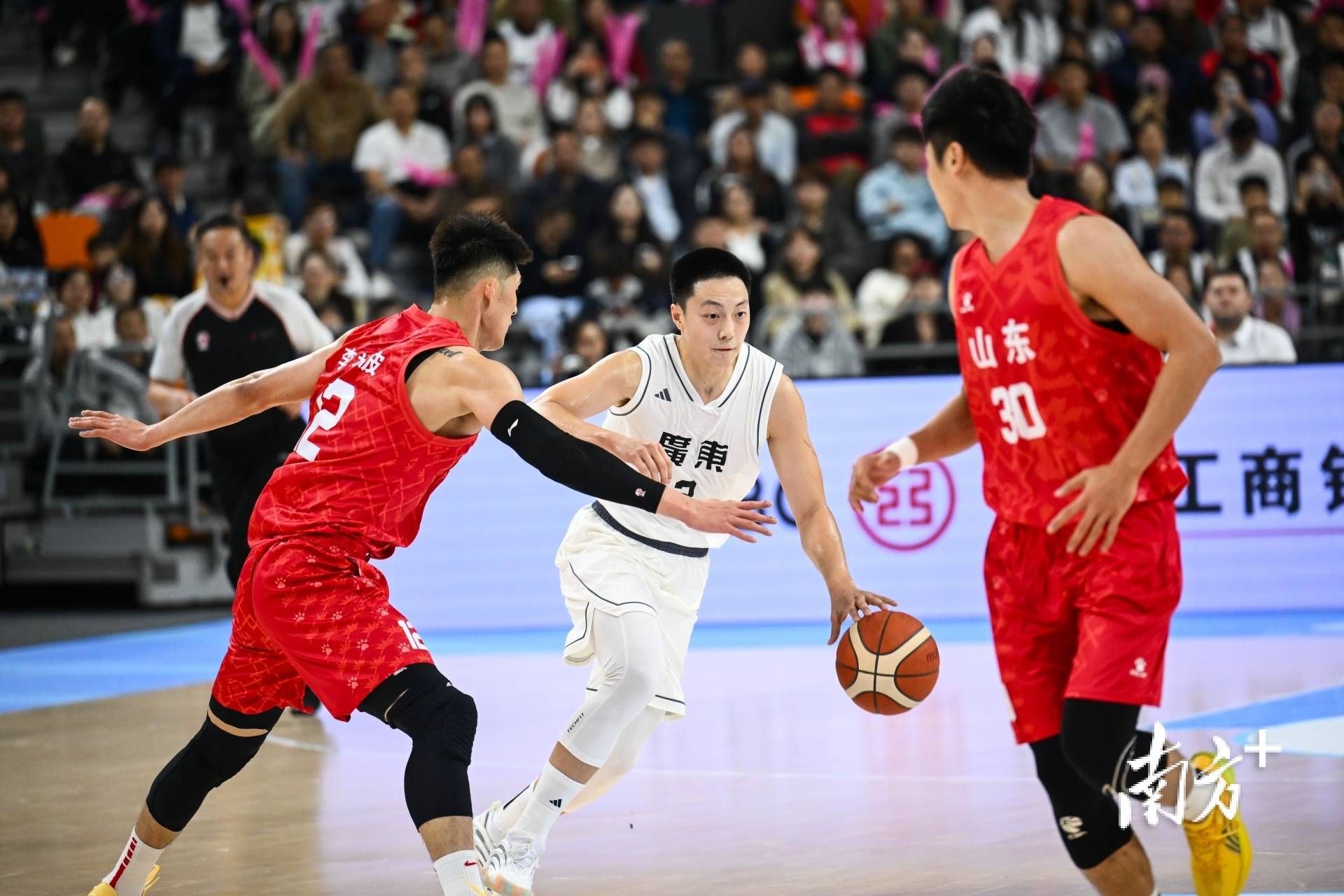 雷竞技-山东男篮发布备战花絮,清晨豪取连胜,CBA常规赛任务艰巨,训练强度明显提升的简单介绍