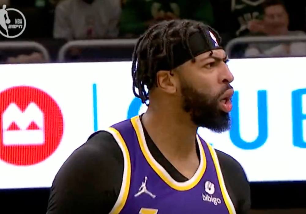 雷电竞-包含浓眉哥回归赛场，问鼎冠军首场状态亮眼，澳大利亚队观众沸腾！的词条