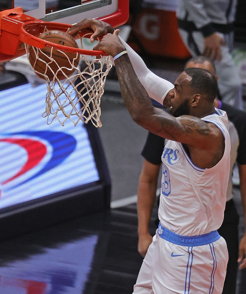 雷电竞-莱万多夫斯基连续五场比赛得分超过战术调整，公牛挑战极限！的简单介绍