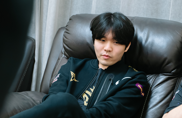 雷电竞- rookie谈tes打jdg 