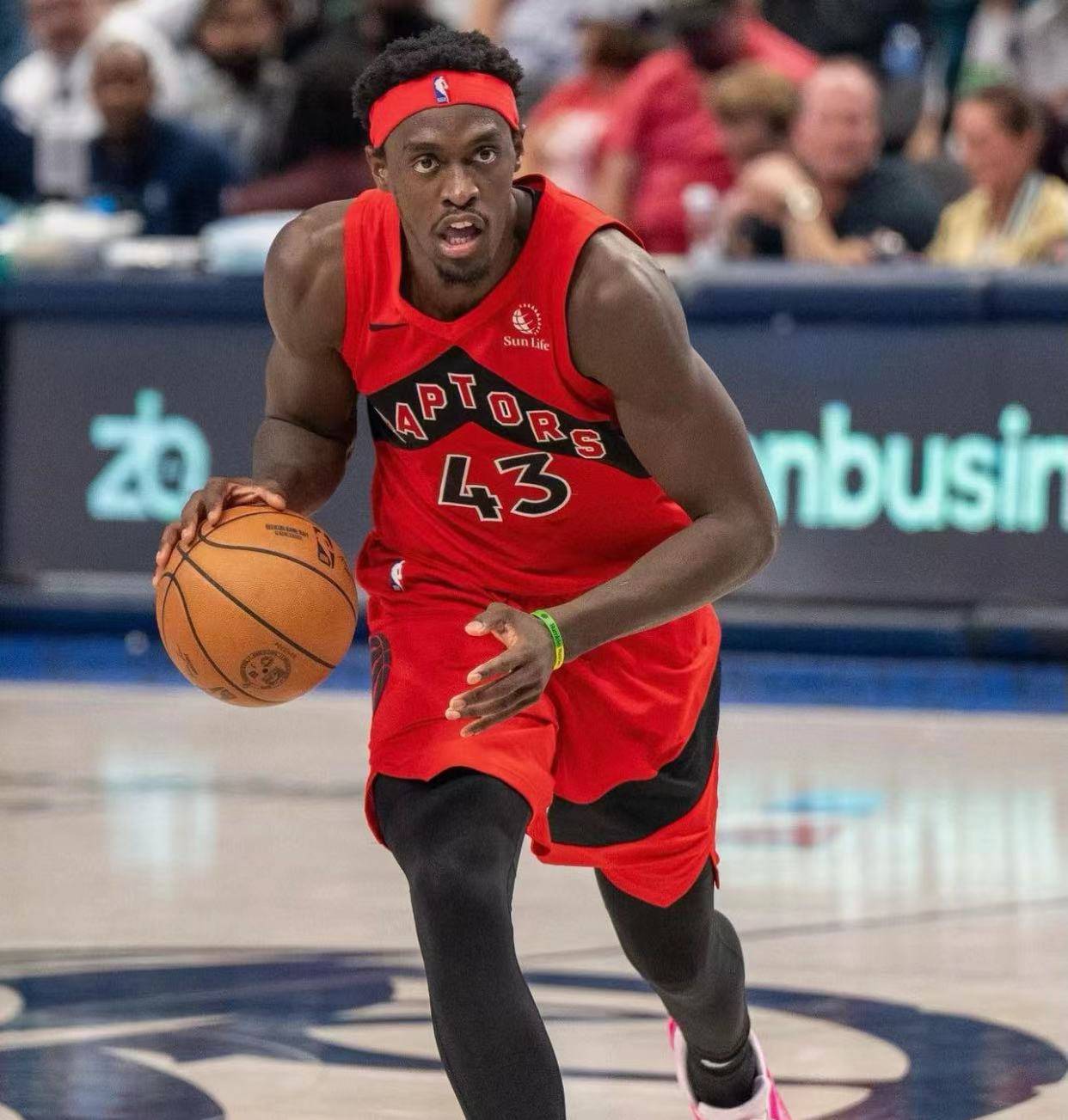 雷竞技-关于西亚卡姆在独行侠比赛中出色防守，挺进下一轮引发热议！的信息